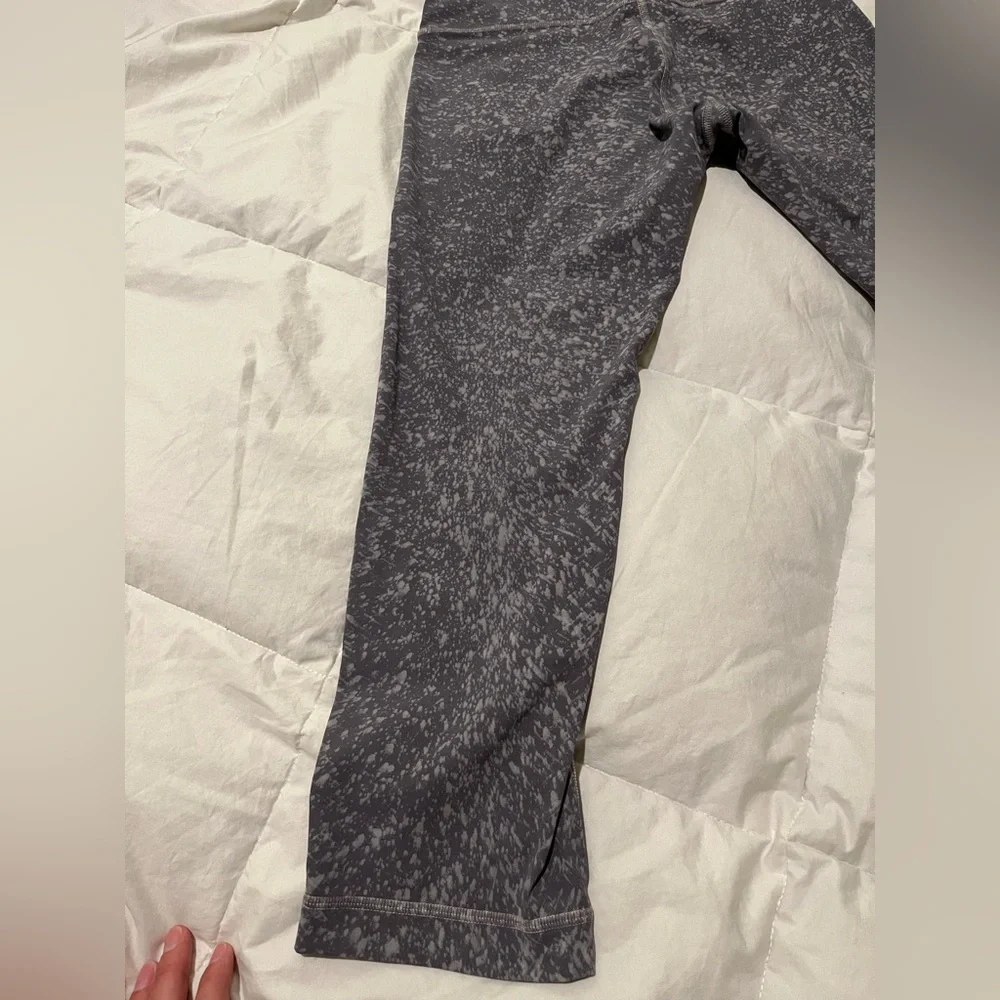 Lululemon Gray Patterned capri Leggings - Picture 4 of 6